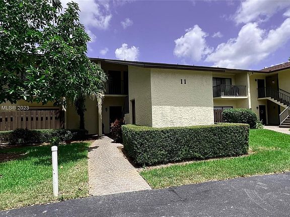 2nd image of 2050 Oleander Blvd #11204