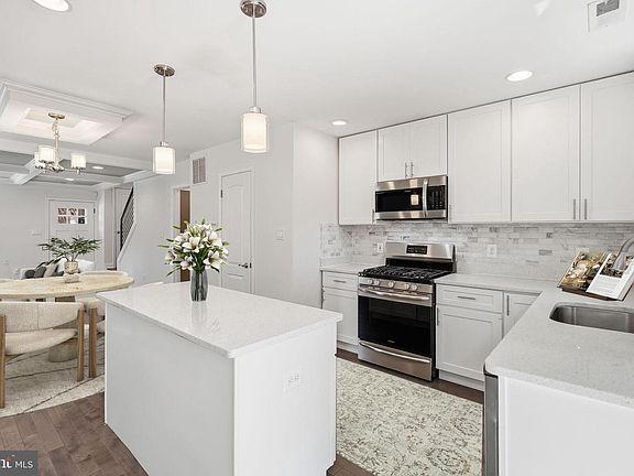 3rd image of 4608 Bass Pl SE