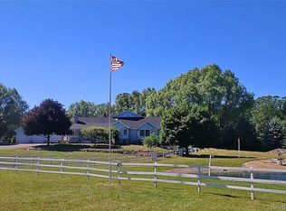 12401 Birchcrest Dr, Milford, MI 48380