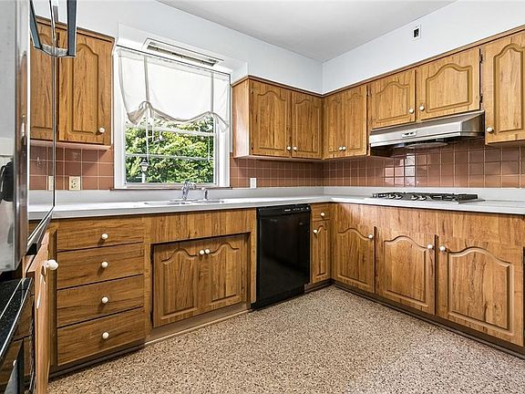 3rd image of 3108 Ridgeway Dr