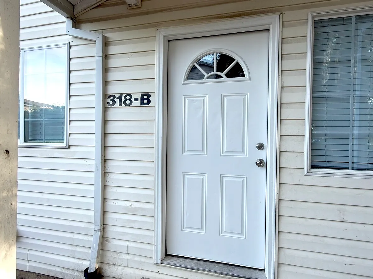 Building Photo - 318 SE 157th Ave #B