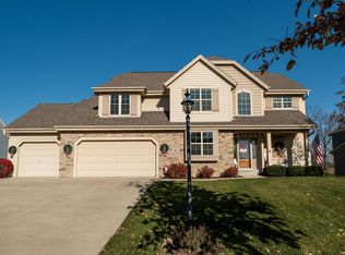 305 Century Oak Dr, Waukesha, WI 53188