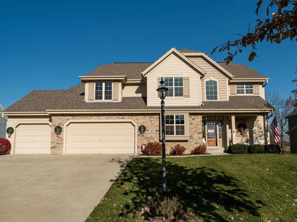 305 Century Oak DRIVE, Waukesha, WI 53188