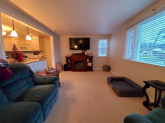 2nd image of 807 Douglas Dr