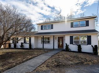 14 Sherwood Ln, Poughkeepsie, NY 12601