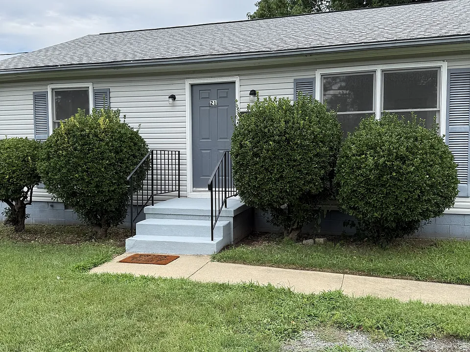 21 N Mapleleaf Ave