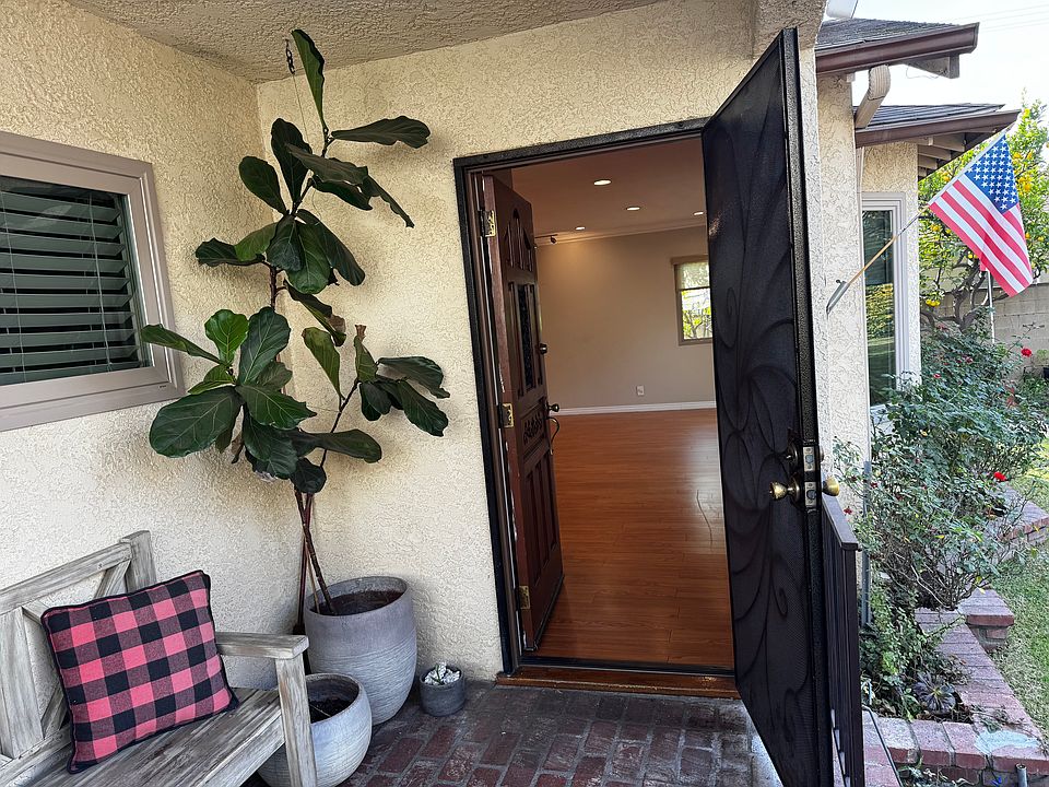 1st image of 806 E Magnolia Blvd