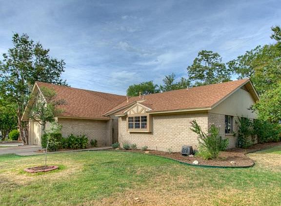 3rd image of 1605 Wood Rock Dr