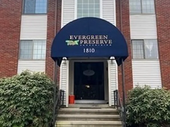 1810 Skyline Dr Unit 11, Lowell, MA 01854