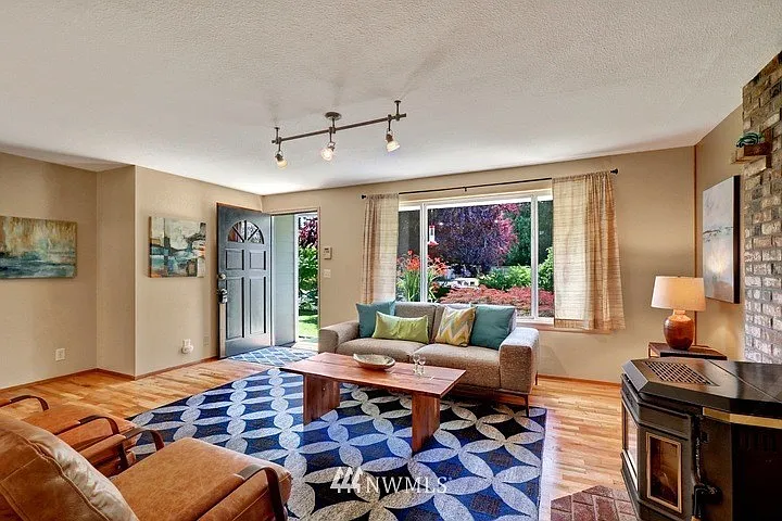 3 bed, $2,950 — Photo 4