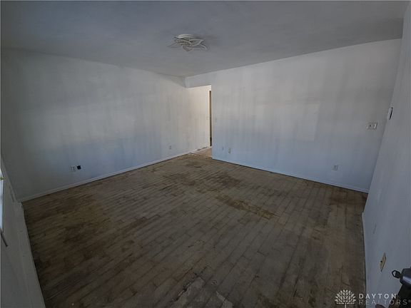 3rd image of 409 Chestnut Dr