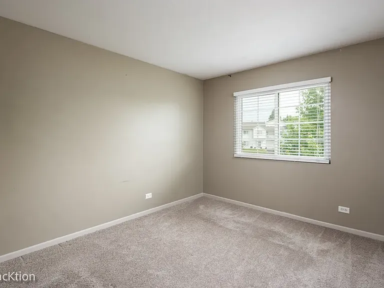122 Creston Cir — Photo 11