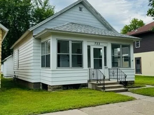 722 E Sanborn St, Winona, MN 55987