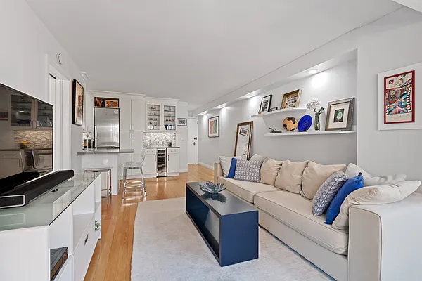 Sold by Iconik | media 3