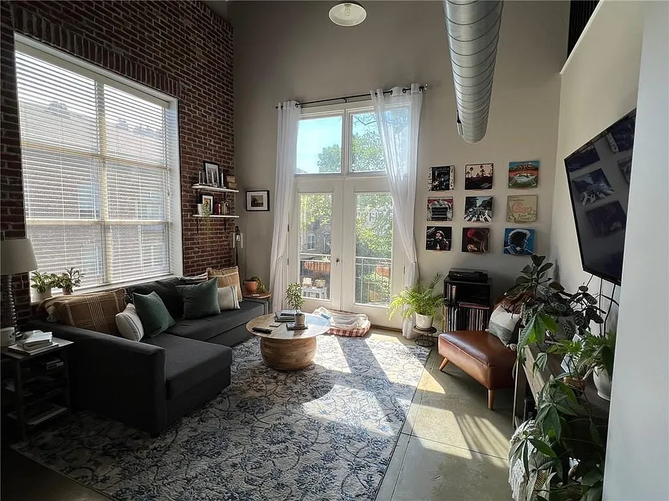 445 N Sessions St NW #2211