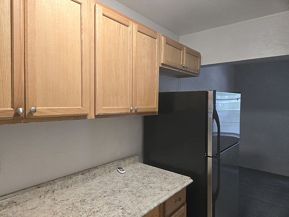 5th image of 1405 E Gore St
