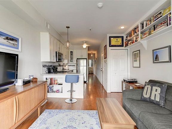 4th image of 116 Ogden Ave APT 1A