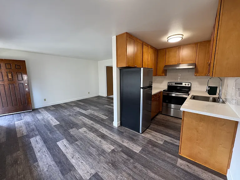 2220 Lincoln Ave #F — Photo 3