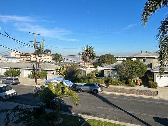 3rd image of 2671 S Cabrillo Ave