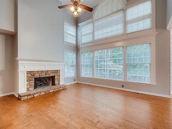 3rd image of 790 River Cove Dr