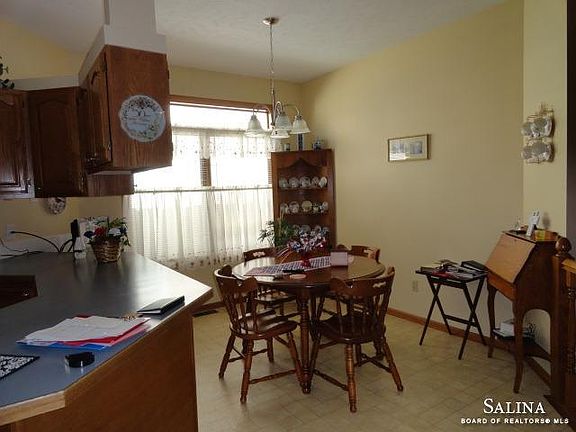 4th image of 2225 Pheasant Ln