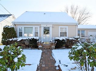 101 Roffee St, Barrington, RI 02806