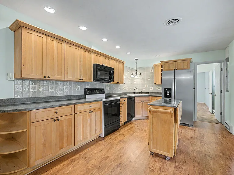 452 Jamesway Dr — Photo 7