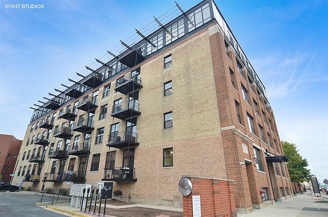 1st image of 2911 N Western Ave APT 102