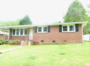 624 Hebron Rd, Hendersonville, NC 28739