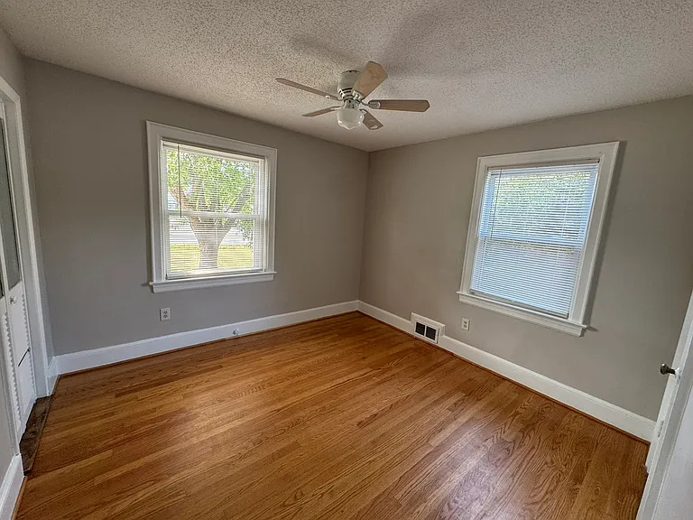 3657 Colonial Ave — Photo 36
