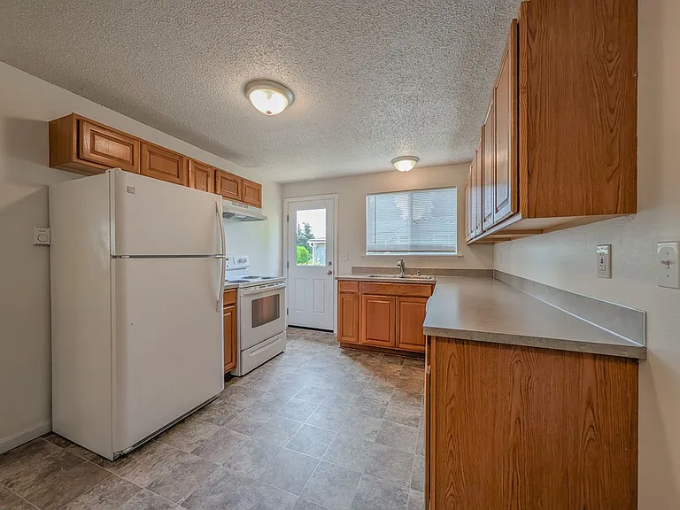 15901 Manor Way — Photo 2