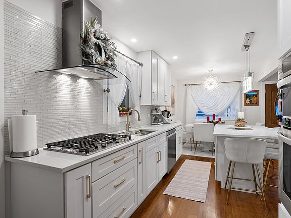 5th image of 8239 Sayre Ave