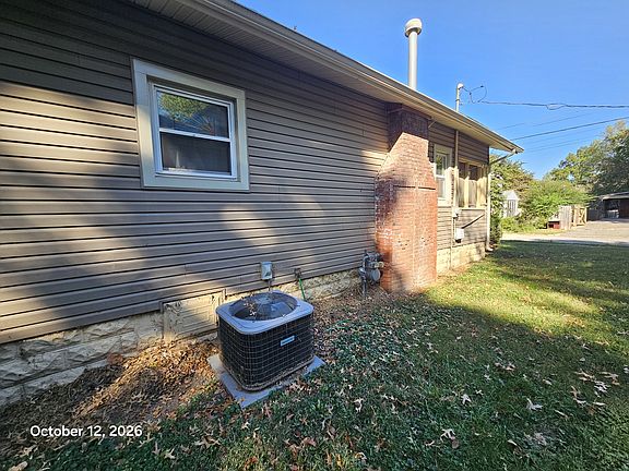 3rd image of 613 W Elm St