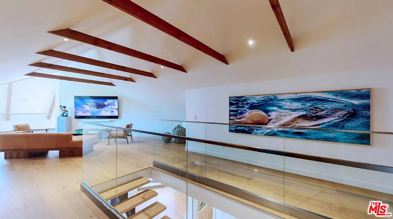 4 bed, 4.5 bath, $40,000 — Photo 4