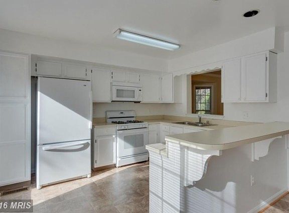 4th image of 4125 Hampstead Ln