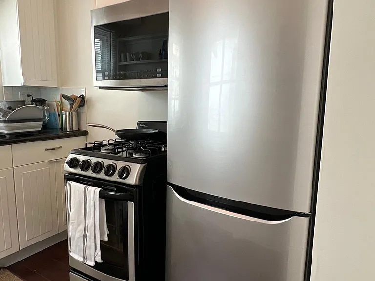 2920 Manhattan Ave — Photo 5