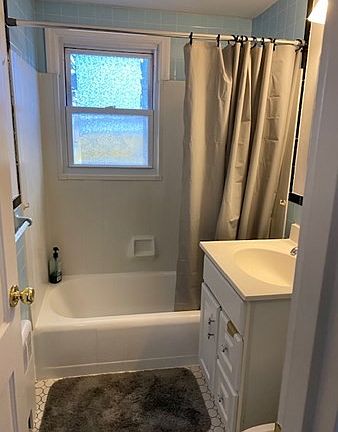 4th image of 50 Neillian St #1