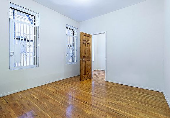 2nd image of 28 Macombs Pl APT 24