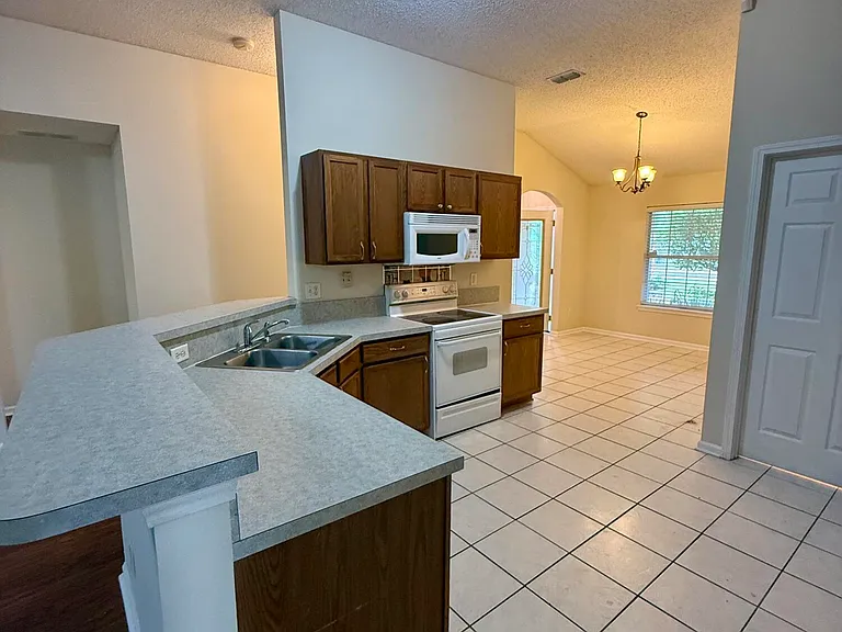 3150 Highland Grove Dr — Photo 10