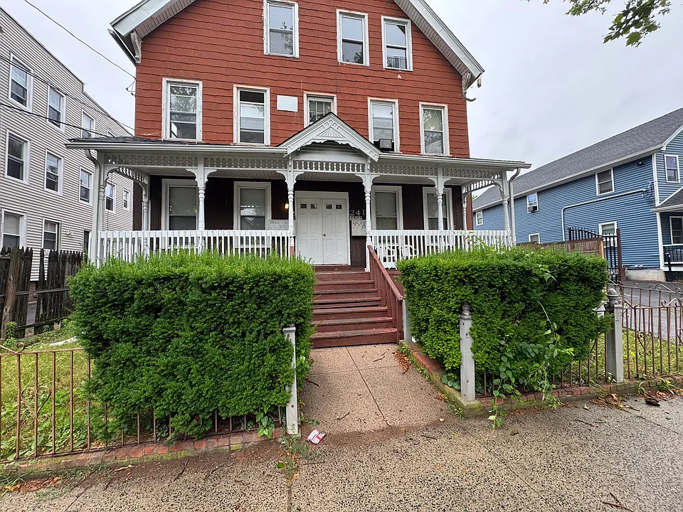 241 W Ivy St #3C