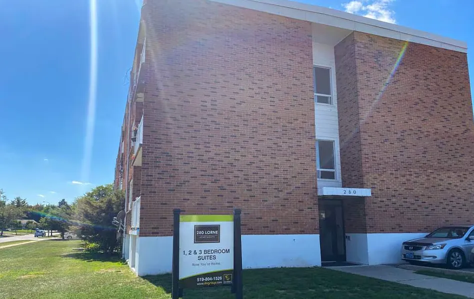 280 Lorne Avenue Kitchener — Photo 1