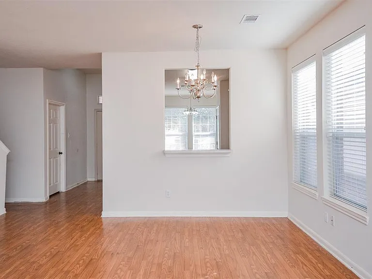 974 Oak Glen Dr — Photo 5