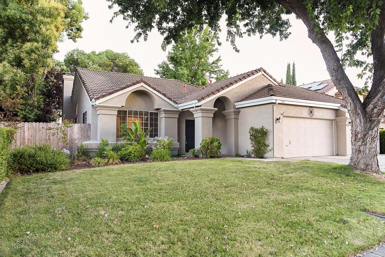 1664 Meadowlark Way photo 1