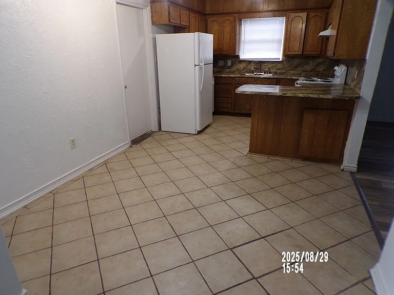 2335 NW 41st St — Photo 2
