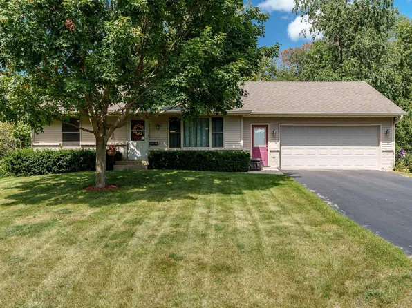 6614 Lanterne Dr, Loves Park, IL 61111