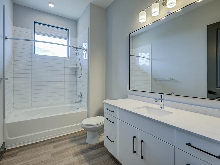 Large Bathroom with Tub