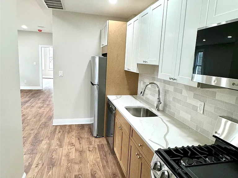 118 Parkview Ave #2 — Photo 2
