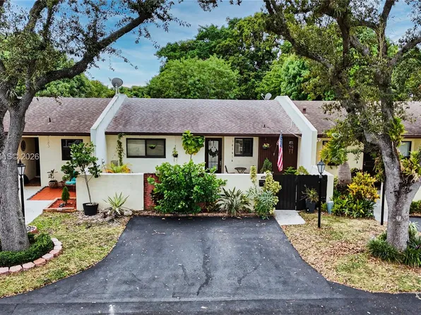 13932 Kendale Lakes Dr, Miami, FL 33183