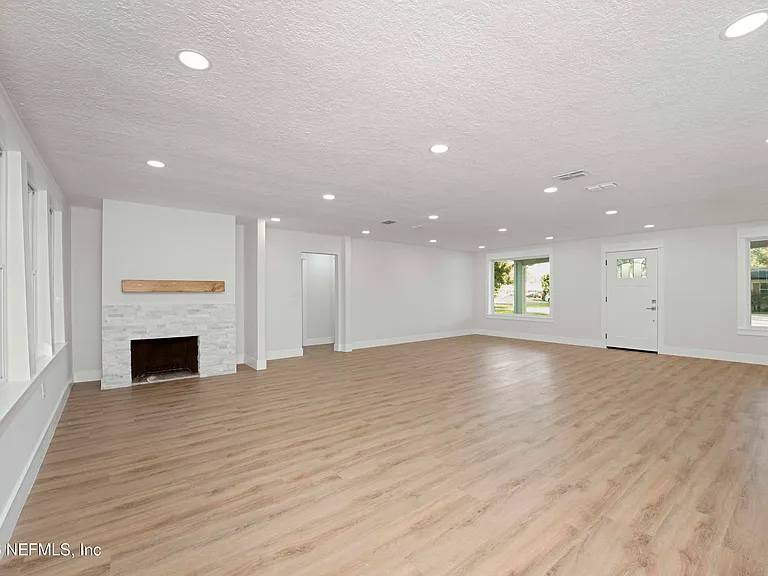 4308 Worth Dr E — Photo 6