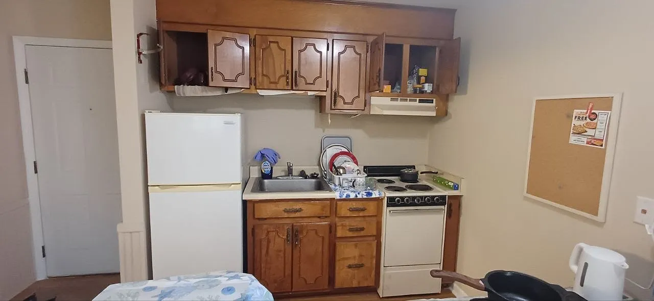 Studio, 400 sqft, $680 — Photo 2